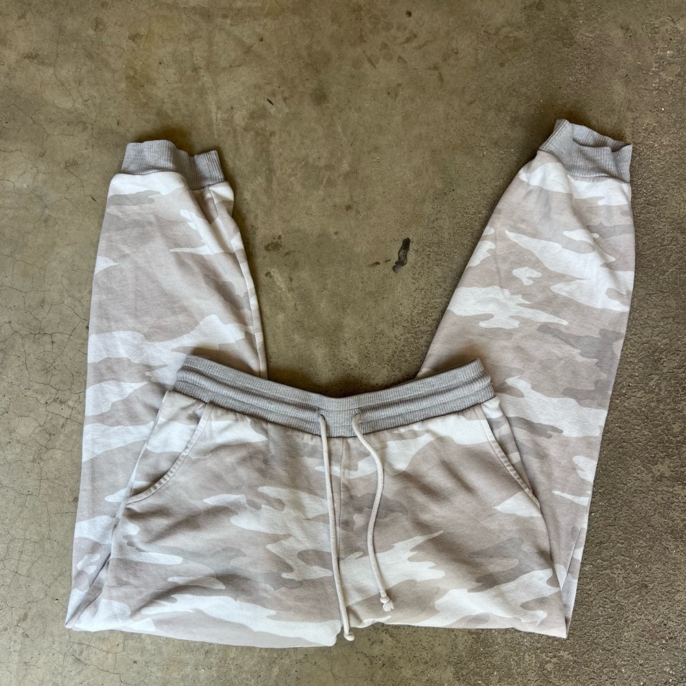 American Eagle camo joggers/sweatpants